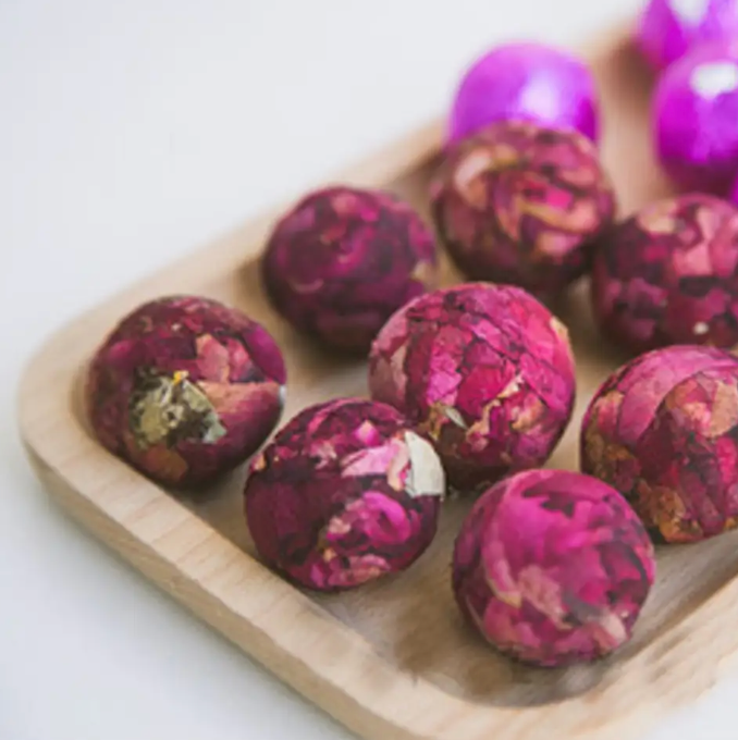 Paquete de bolas de té de flores saludables con peonías, flores mixtas y capullos de rosa