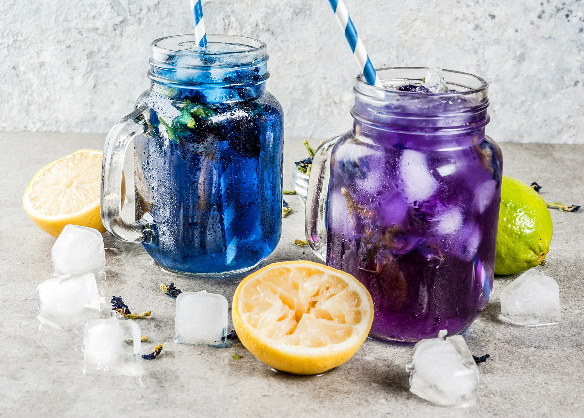 Mezcla de té de frutas y flores de guisante de mariposa azul