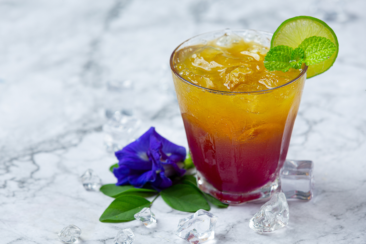 Té helado de papaya violeta y bayas